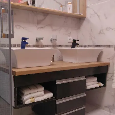 Relax In 90sqm Close To Airport ,shoping,embriolab Seaside Apartament Salonic